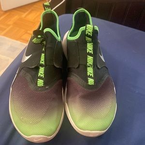 Nike Flex Runner (Big Boys) size 5.5